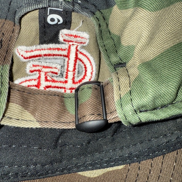 St. Louis Cardinals Baseball Cap with Red Logo - Picture 3 of 5